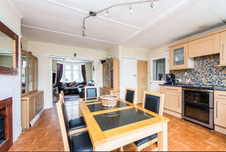 3 bedroom semi-detached house to rent - Photo 4