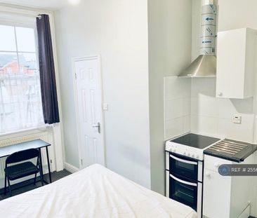 Studio to rent - Photo 2