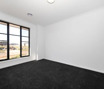 14 Tekapo Street, Truganina. - Photo 2