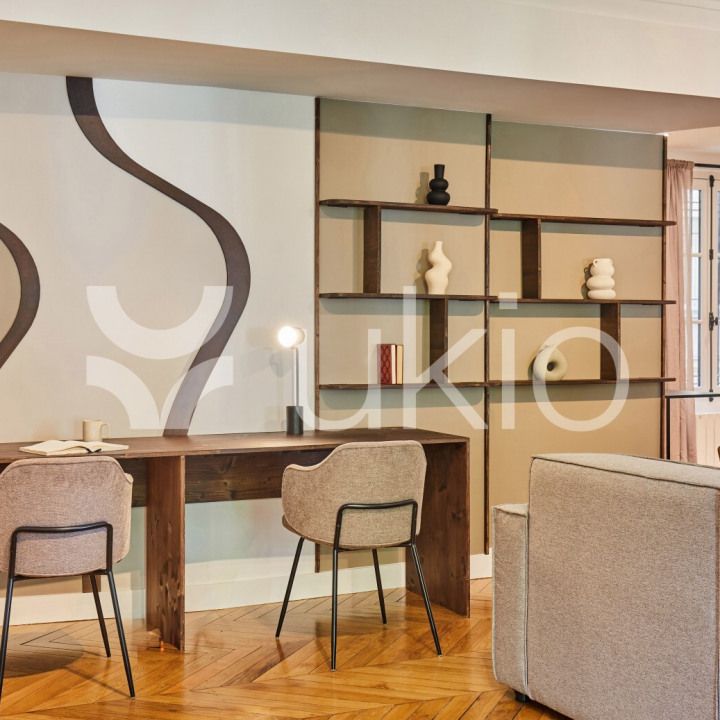 Appartement • Elysées-Madeleine - Photo 1