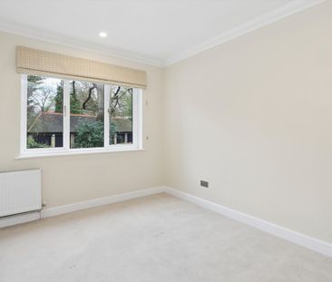 Available to let in a private road situated behind Esher High Stree... - Photo 4