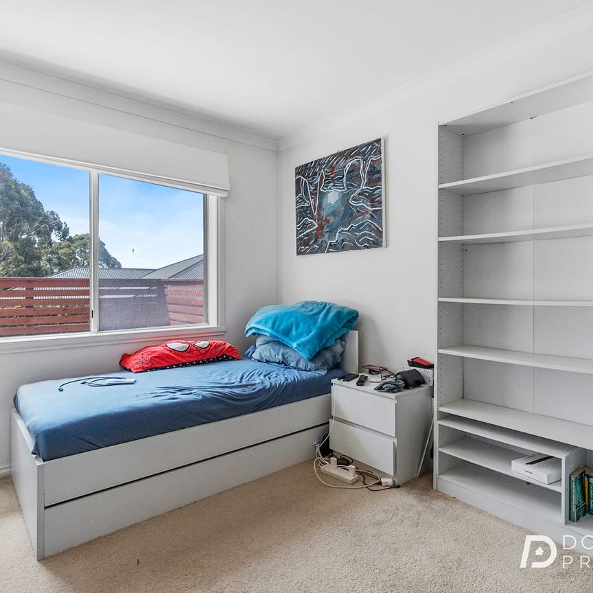 Modern Sun-Filled Villa with Private Deck and Quality Finishes in Quiet Claremont Location - Photo 1