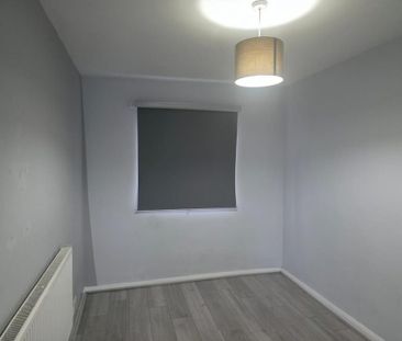 6 bedroom semi-detached house to rent - Photo 2