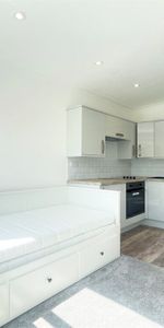 Flat Elms Crescent, Clapham, SW4 - Photo 4