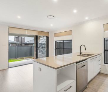 Modern & Sophisticated Family Home - Photo 4