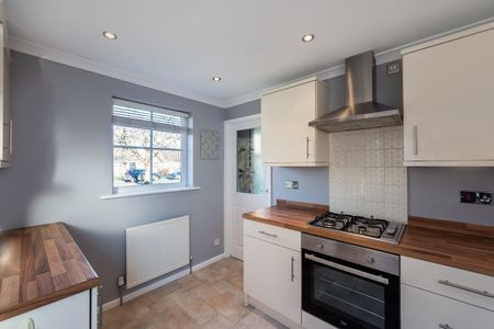 2 bedroom semi-detached bungalow to rent - Photo 5