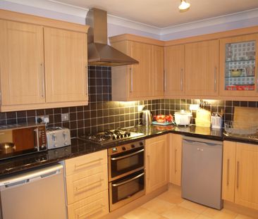 Room in a Shared House, London, SE9 - Photo 4