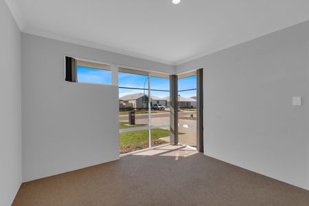 Four Bedroom Family Home in Pinjarra - Photo 4