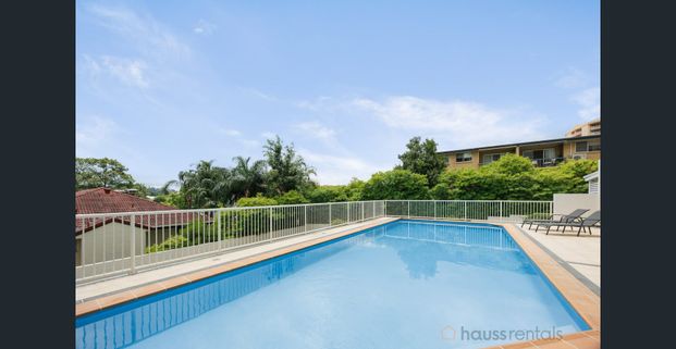 Stunning 2 Bedroom North-Facing Apartment with Expansive Leafy Views - Photo 1