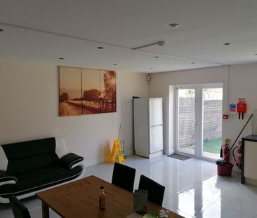 Room in a Shared House, Lansdowne Road, IG3 - Photo 1