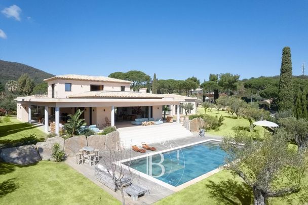 LOCATION SAISONNIÈRE - SAINTE-MAXIME - VILLA MODERNE VUE MER - 5 CHAMBRES - Photo 1