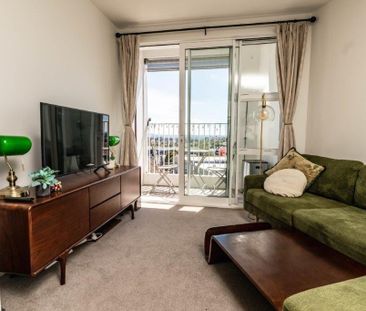 Charming Corner Apartment Mount Eden - Photo 3