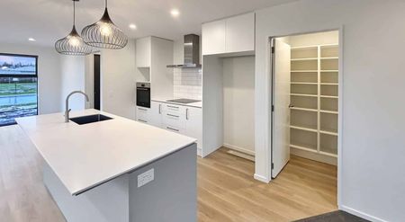 Generous Grounds, Modern Living - Photo 5