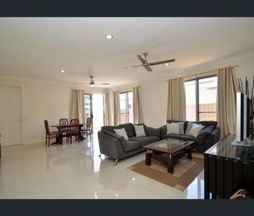 Charming Family Home for Rent in Varsity Lakes - Perfect for Lakesi... - Photo 1