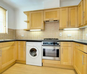 A 3 Bedroom House in Chelsea Square GL50 3RG - Photo 4