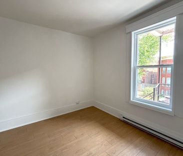 Fully renovated 5 1/2 apartment in Lachine - Photo 4