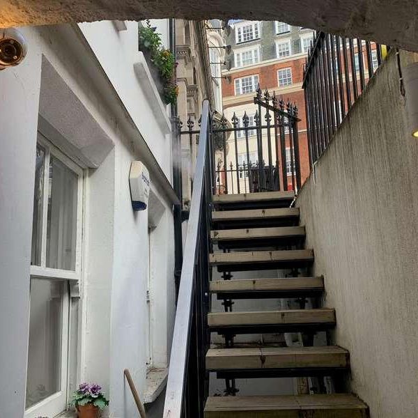 Bedroom Apartment -suitable For Person Only In Marylebone Village - London, W1U - Photo 1