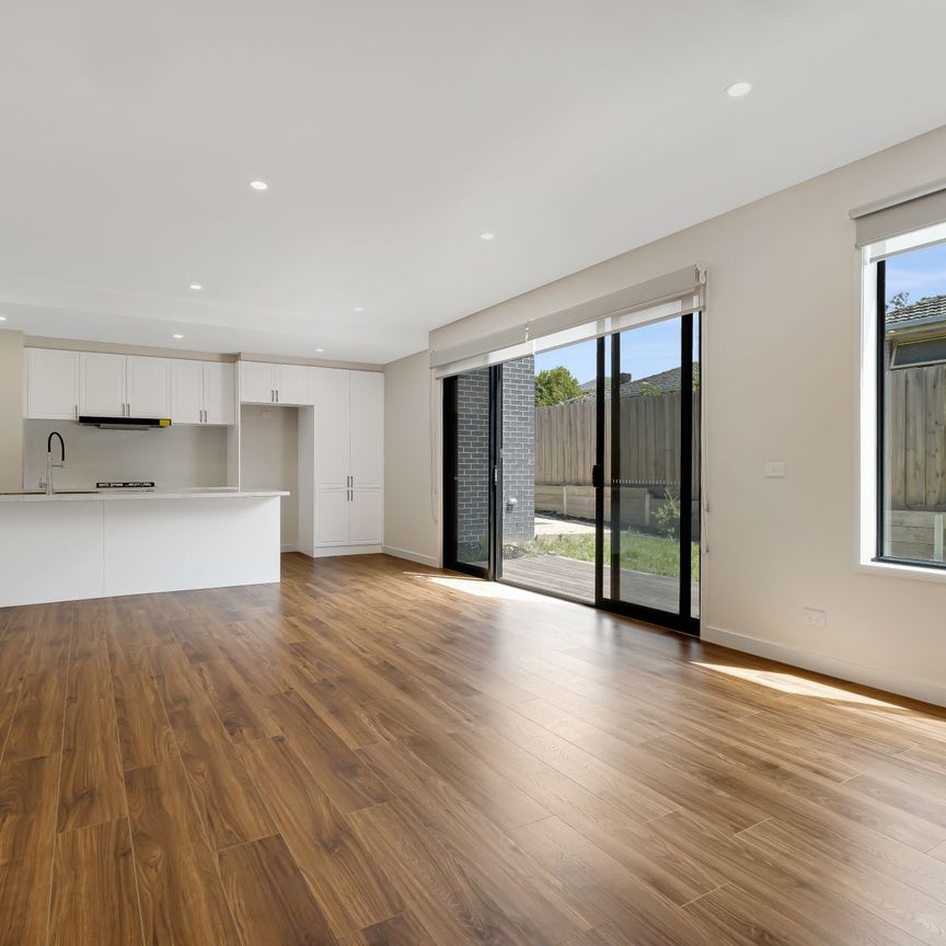 2/15 Edinburgh Road Bayswater VIC - Photo 1