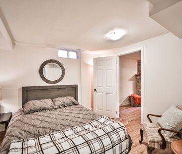 For Lease - 427 Crossland Gate, Newmarket, Ontario - Photo 3