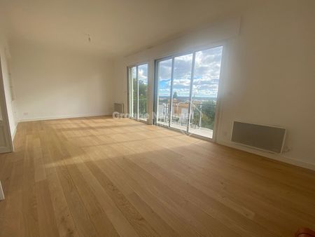 Location Appartement 3 pièces 79m² - Photo 2