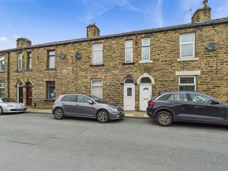 Terraced House to rent on - Photo 3