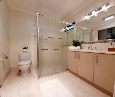 Leafy Family Home with Entertainer's Oasis! - Photo 4