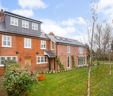 4 bedroom semi-detached house to rent - Photo 5
