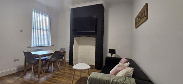 1 bedroom in a house share to rent - Photo 1