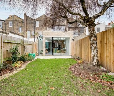 A superb house available to rent on Clapham Manor Street, SW4. - Photo 3