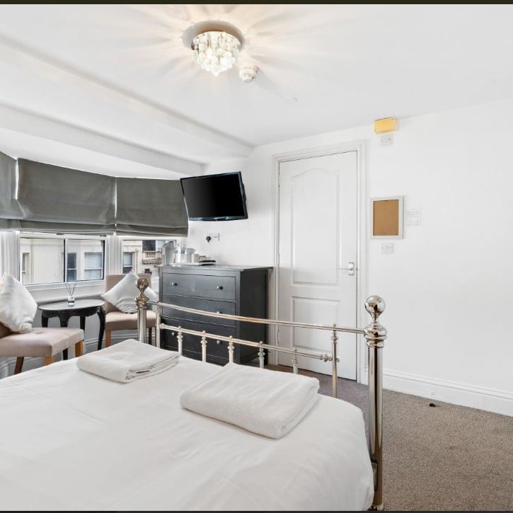 Room in a Shared House, Madeira Place, BN2 - Photo 1