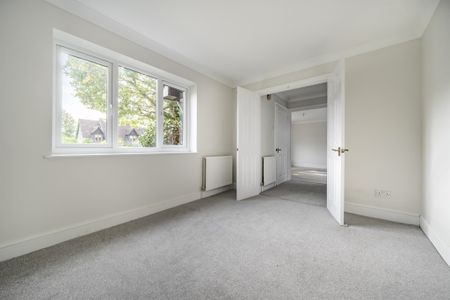 Postern Green, Enfield - Photo 3