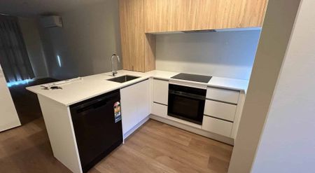 Sunny 2 Bedroom Townhouse - Photo 4