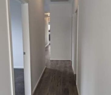 Modern Large Family Home for Contemporary Living&excl; - Photo 6