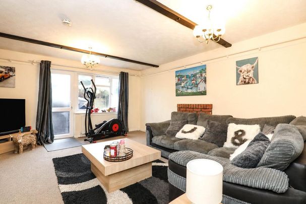 3 bedroom semi-detached house to rent - Photo 1