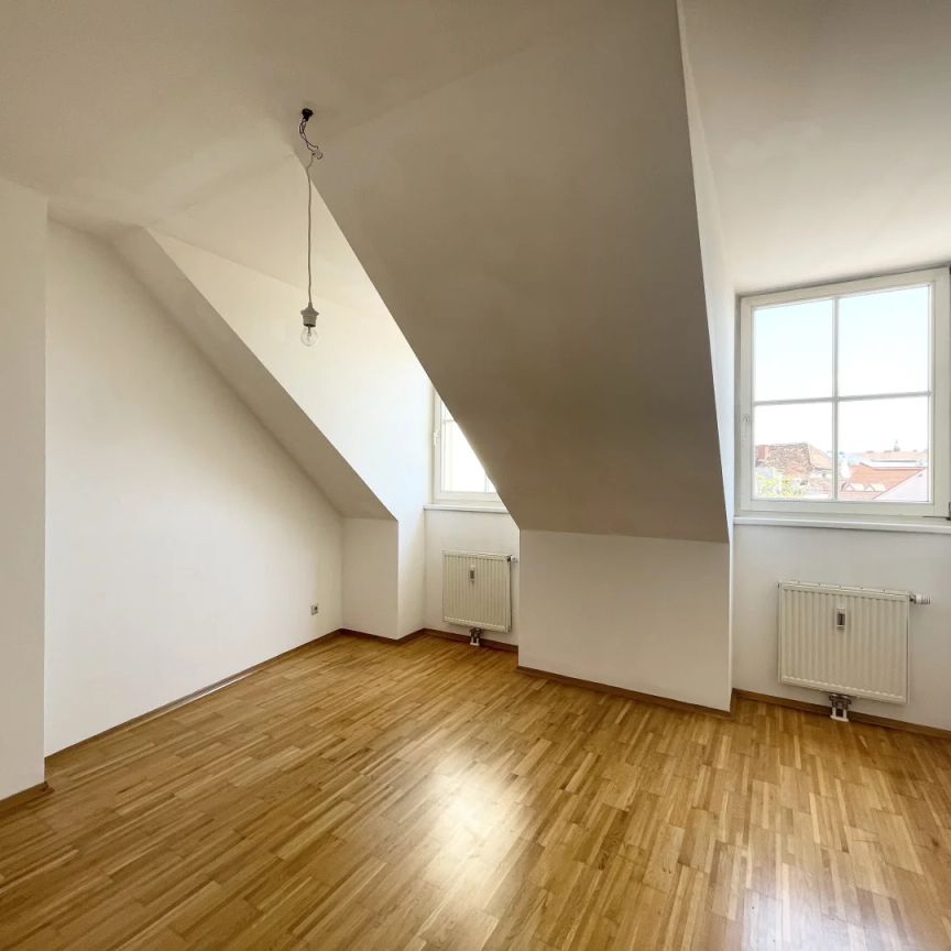 ++ZENTRALE LAGE++ Helle 2-Zimmer-Wohnung mit Schlossbergblick - Photo 1
