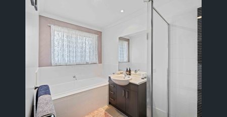 Modern Family Home in Urraween - Photo 4