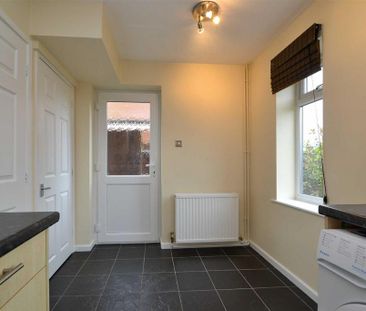 2 bedroom semi-detached house to rent - Photo 3