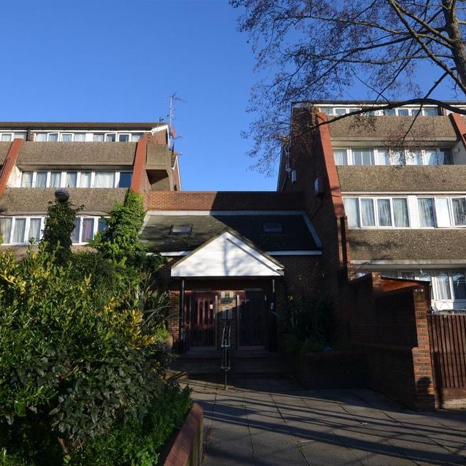 2 bedroom maisonette to rent - Photo 1