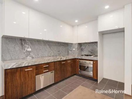 Apartment with 1 bedroom, 1 bathroom & parking for 1 car - Photo 2
