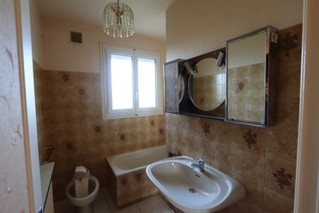 Location Maison 3 pièces 75m² LA CHARITE SUR LOIRE 58400 - Photo 3