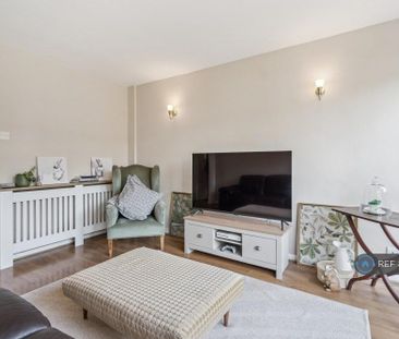 3 bedroom terraced house to rent - Photo 2