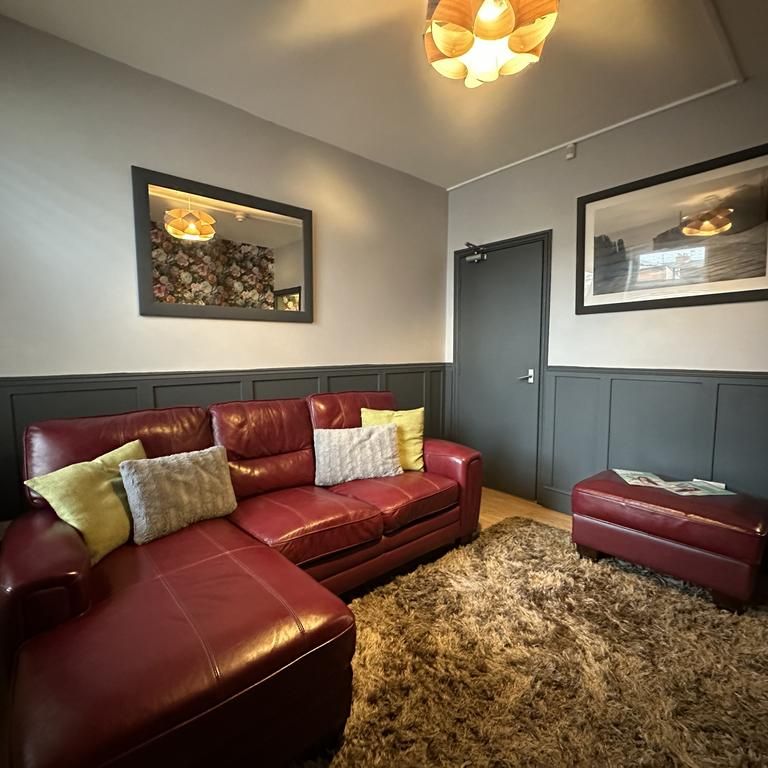 4 bedroom terraced house to rent - Photo 1