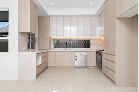 Brand New Luxury 5-Bedroom Duplex – Premium Living - Photo 3