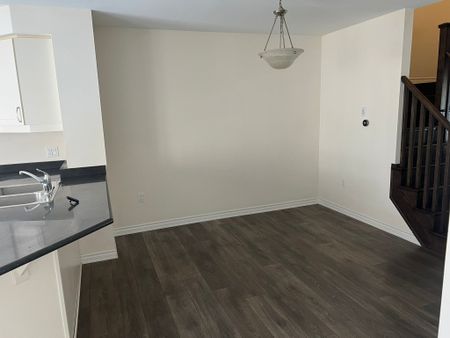 For Lease - 69 Reichert Court, Milton, Ontario - Photo 2