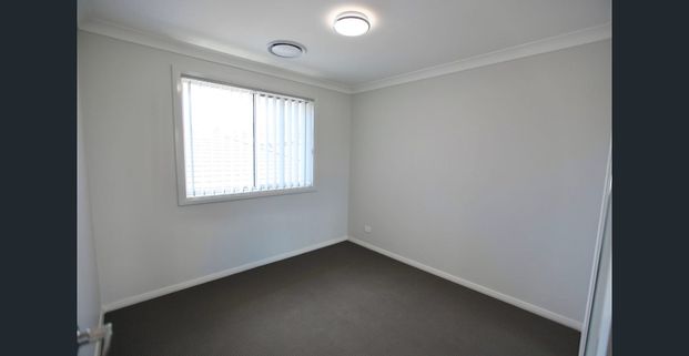 4 bedrooms 3 bathrooms double garages house for rent - Photo 1