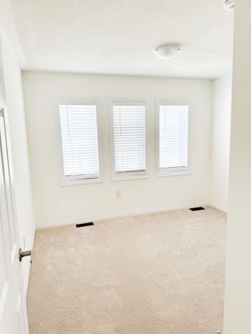 For Lease - 203 Flood Avenue, Clarington, Ontario - Photo 5