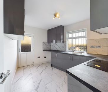 2 bedroom end of terrace house to rent - Photo 3