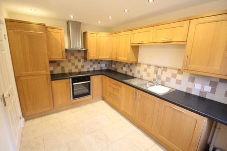 3 bedroom semi-detached house to rent - Photo 4