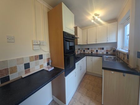 Bay Tree Avenue, Sketty, Swansea, SA2 - Photo 4