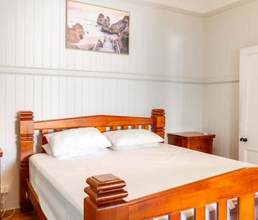 Spacious 5-Bedroom Fully Furnished Student Accommodation – Prime Fa... - Photo 3